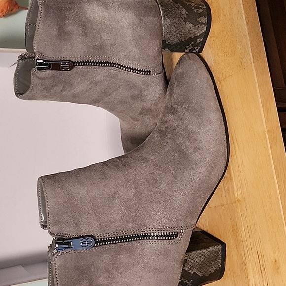 . NIB Womens Bandolino light Grey Booties Double Zip Size 7 1/2M (#5) - Picture 4 of 10